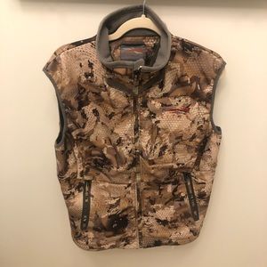 Sitka Dakota Vest Optifade Marsh Size Medium